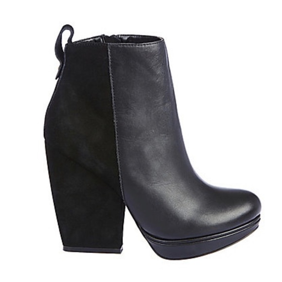 Steve Madden Shoes - Steve Madden Women’s Platform Bootie